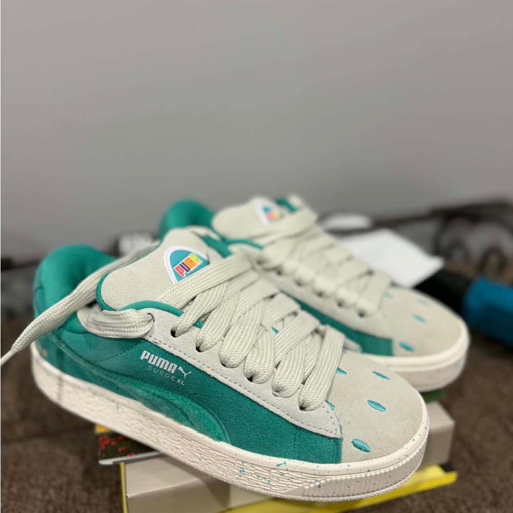 Puma Kids Sneakers in Teal and Cream